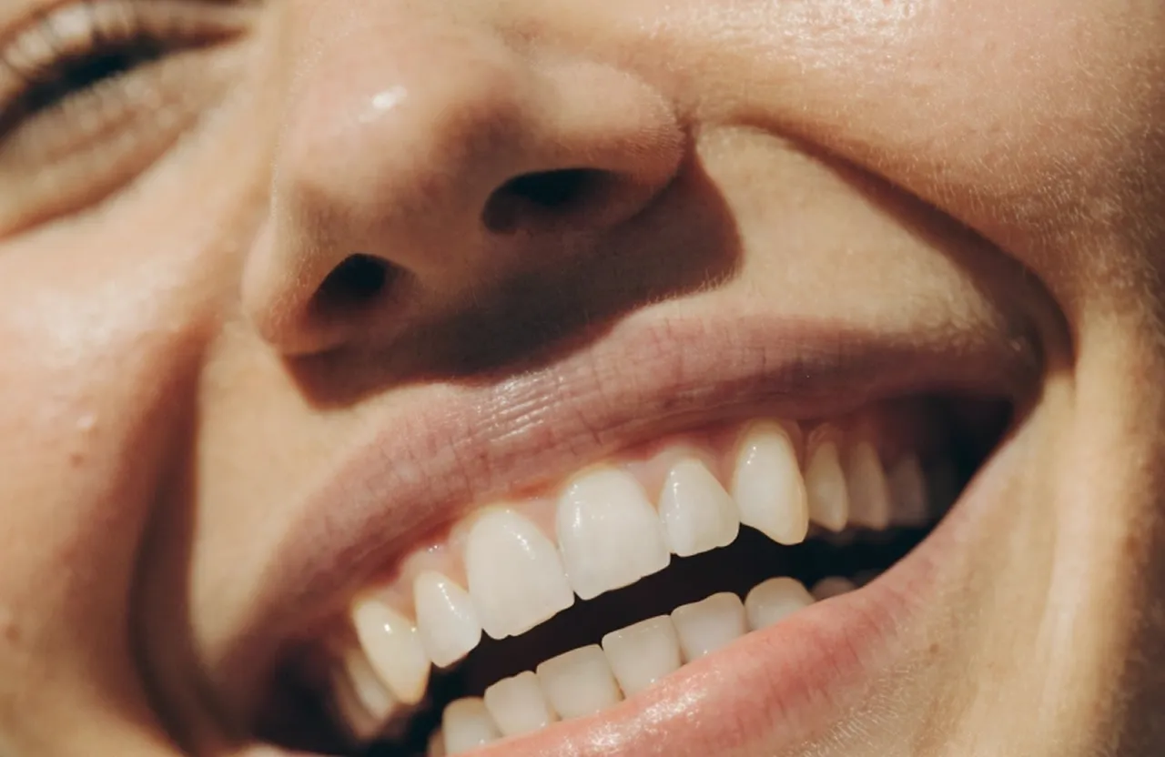 Sorriso saudável e natural